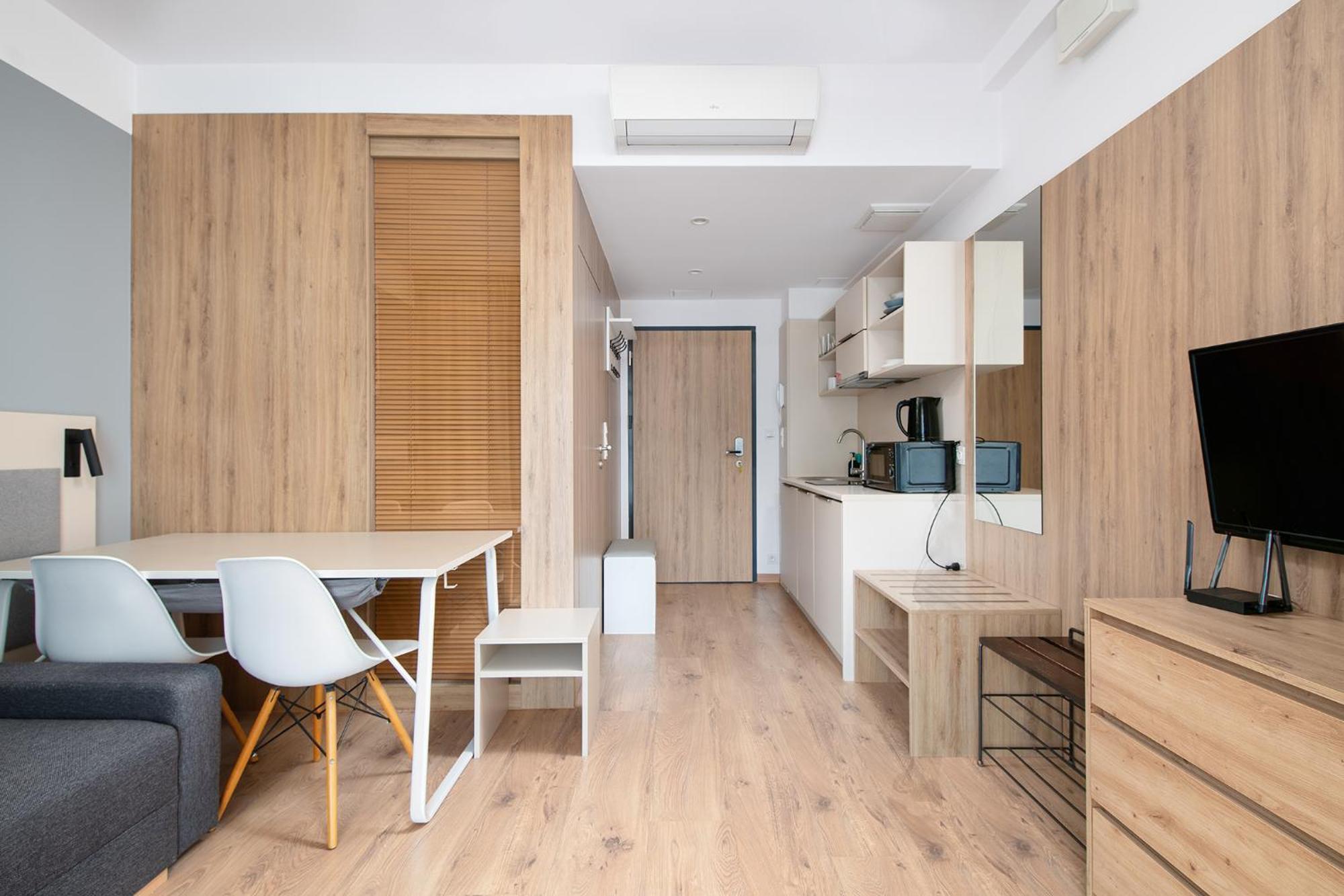Rentplanet - Apartamenty Wolska Varşovia Exterior foto