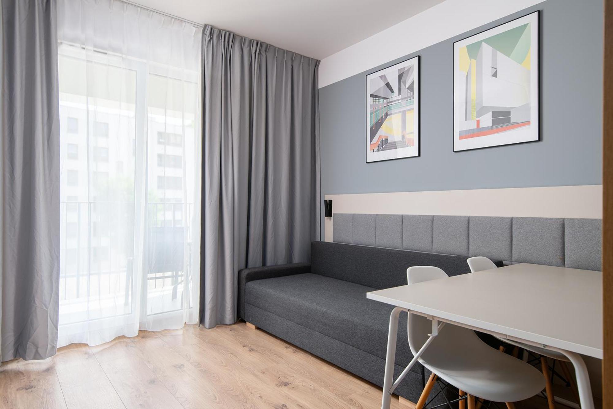 Rentplanet - Apartamenty Wolska Varşovia Exterior foto